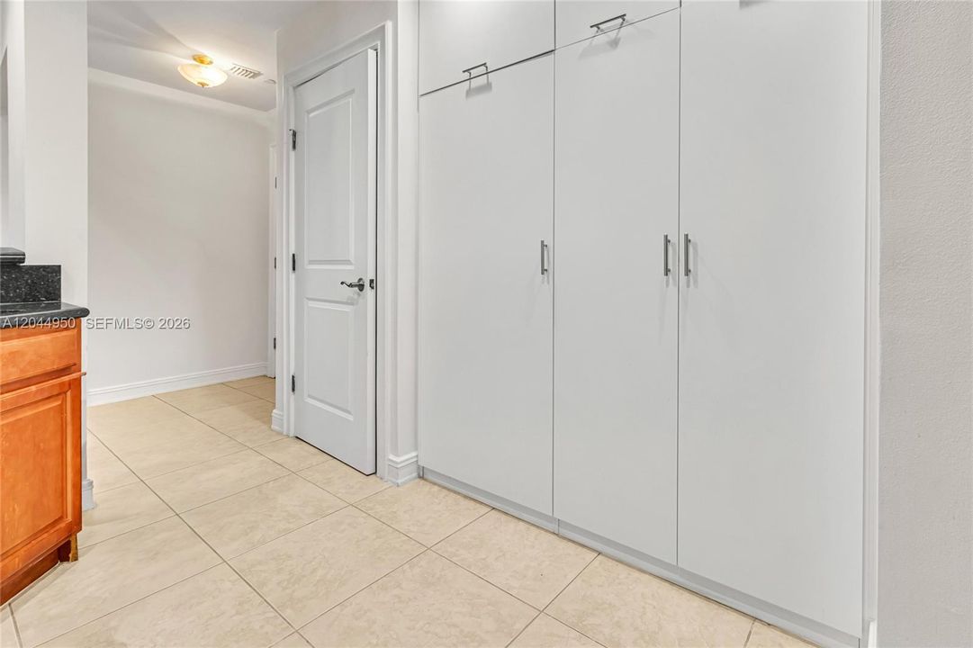 На продажу: $499,900 (2 спален, 2 ванн, 1290 Квадратных фут)