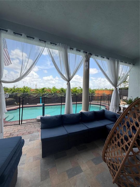 For Sale: $880,000 (4 beds, 3 baths, 2326 Square Feet)