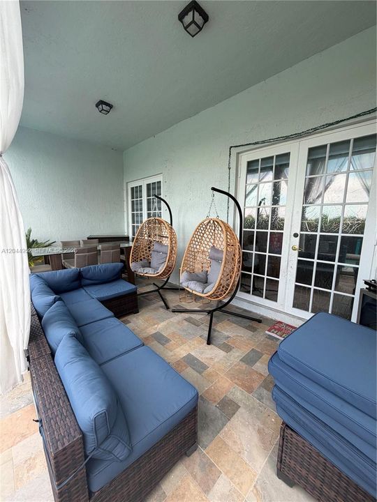For Sale: $880,000 (4 beds, 3 baths, 2326 Square Feet)