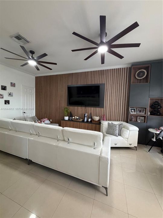 For Sale: $880,000 (4 beds, 3 baths, 2326 Square Feet)