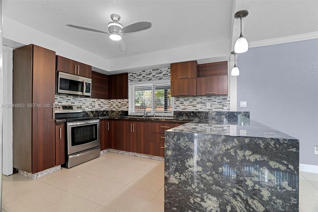 В аренду: $3,200 (2 спален, 1 ванн, 1209 Квадратных фут)