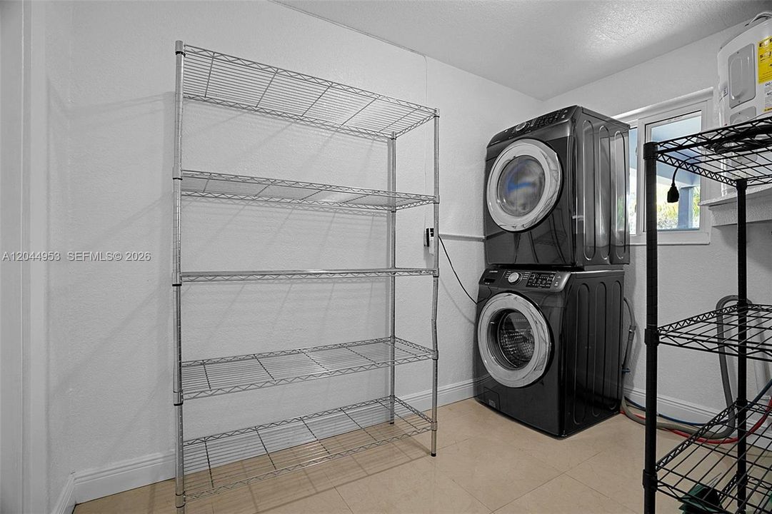 В аренду: $3,200 (2 спален, 1 ванн, 1209 Квадратных фут)
