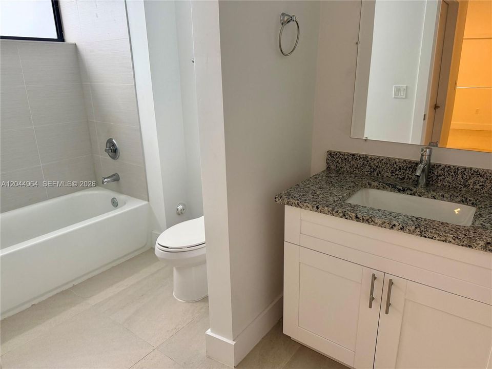 В аренду: $2,400 (2 спален, 2 ванн, 992 Квадратных фут)