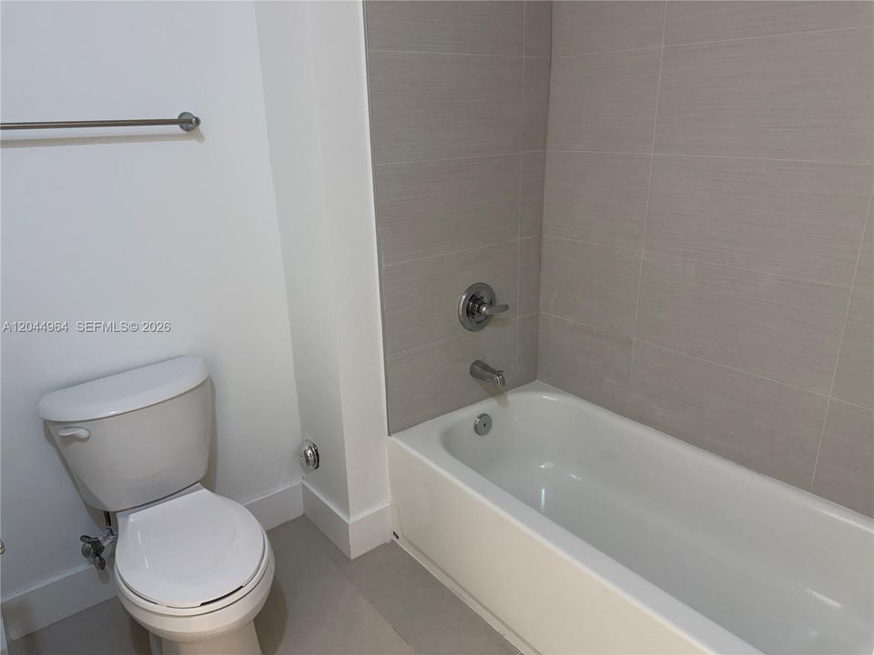 В аренду: $2,400 (2 спален, 2 ванн, 992 Квадратных фут)