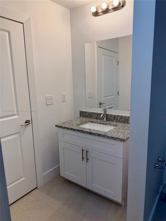 В аренду: $2,400 (2 спален, 2 ванн, 992 Квадратных фут)