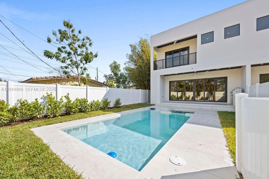 На продажу: $1,560,000 (4 спален, 3 ванн, 0 Квадратных фут)