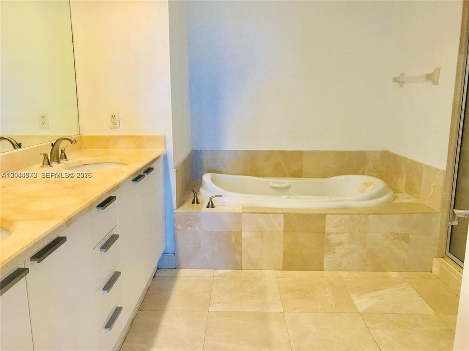 В аренду: $3,600 (3 спален, 3 ванн, 1801 Квадратных фут)