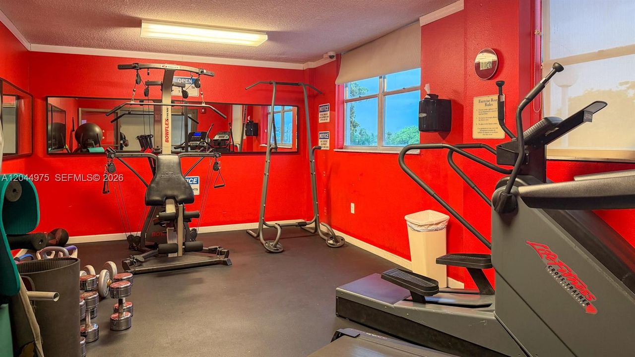 For Rent: $2,300 (1 beds, 1 baths, 780 Square Feet)