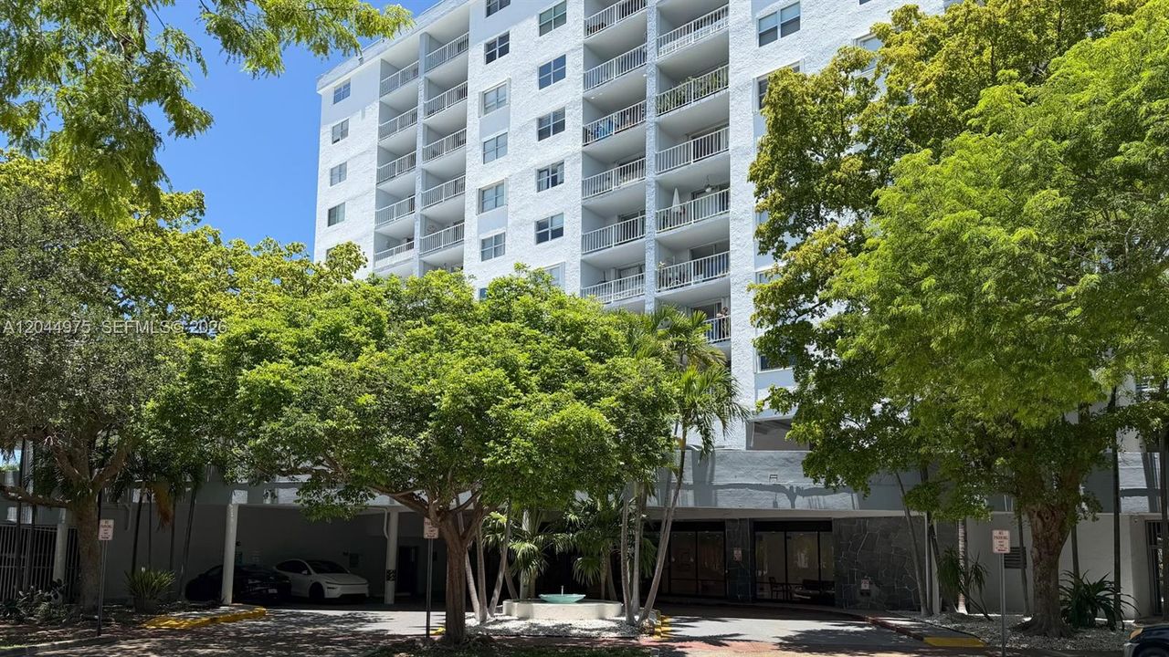 For Rent: $2,300 (1 beds, 1 baths, 780 Square Feet)
