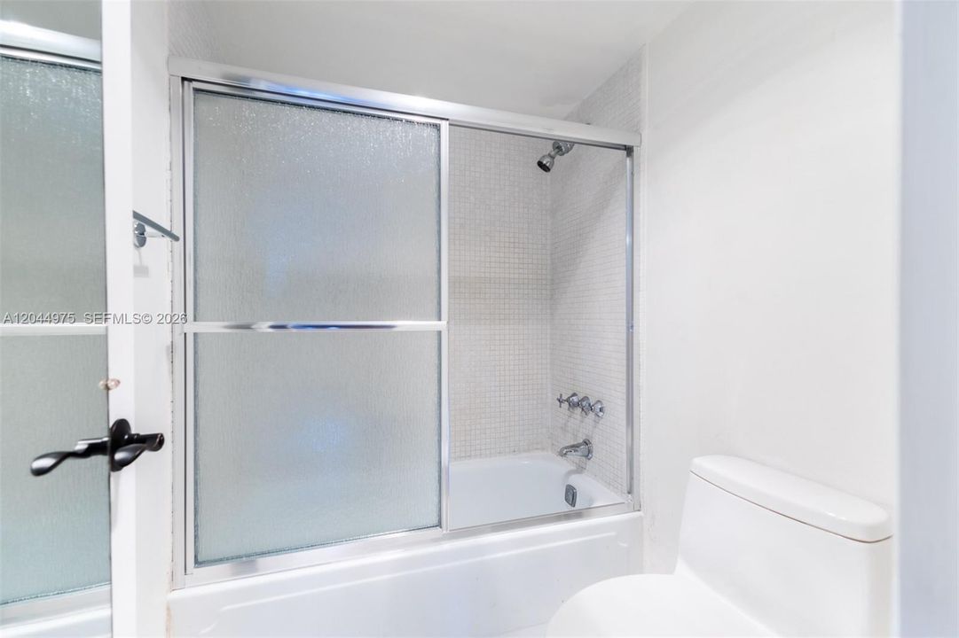 For Rent: $2,300 (1 beds, 1 baths, 780 Square Feet)