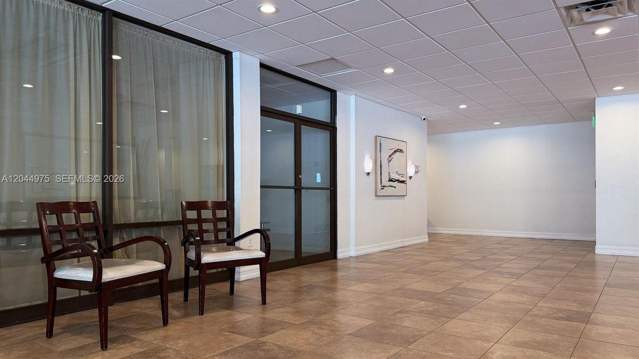 For Rent: $2,300 (1 beds, 1 baths, 780 Square Feet)