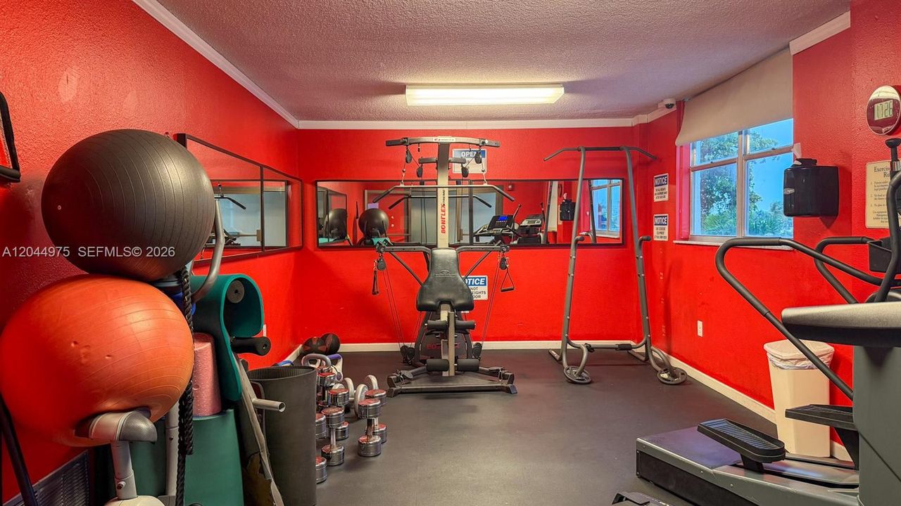 For Rent: $2,300 (1 beds, 1 baths, 780 Square Feet)