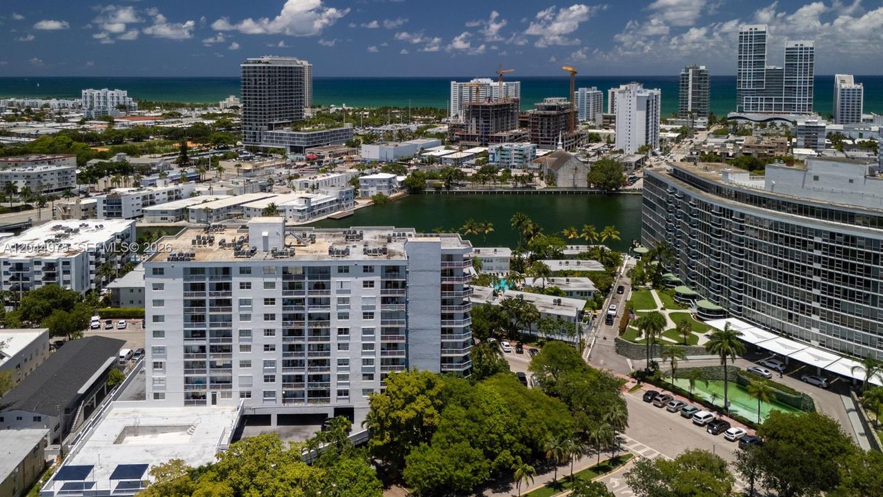 For Rent: $2,300 (1 beds, 1 baths, 780 Square Feet)