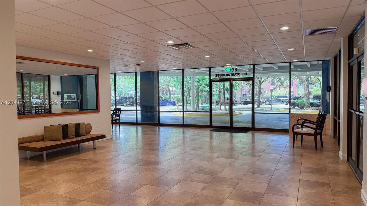 For Rent: $2,300 (1 beds, 1 baths, 780 Square Feet)