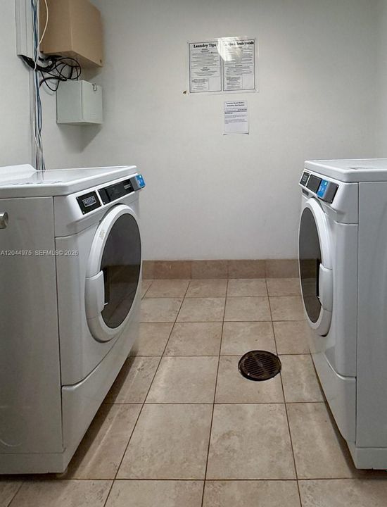 For Rent: $2,300 (1 beds, 1 baths, 780 Square Feet)