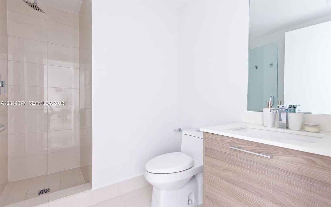 В аренду: $4,850 (2 спален, 2 ванн, 868 Квадратных фут)