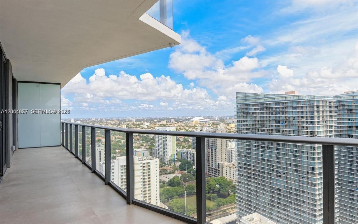 В аренду: $4,850 (2 спален, 2 ванн, 868 Квадратных фут)