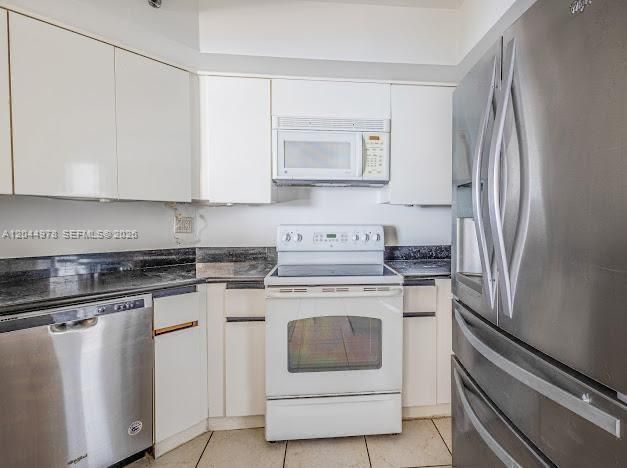 В аренду: $4,500 (2 спален, 2 ванн, 1190 Квадратных фут)