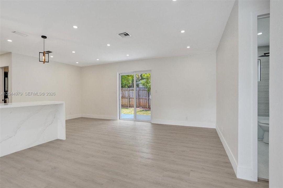 На продажу: $649,999 (4 спален, 2 ванн, 1770 Квадратных фут)