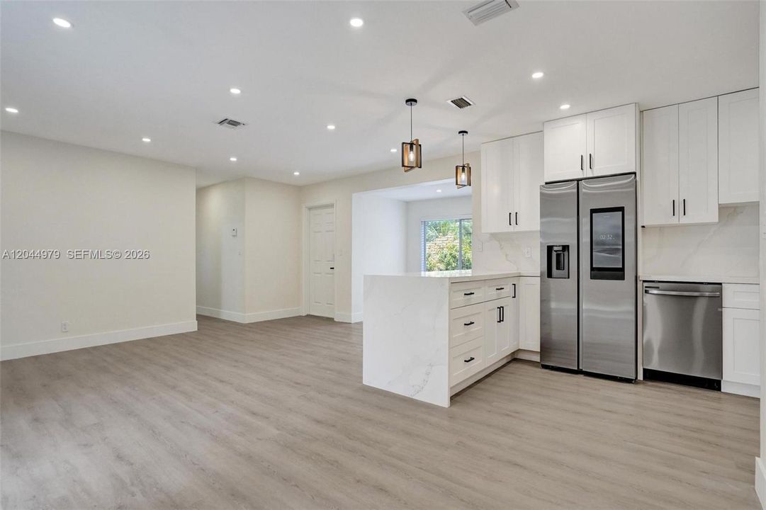 На продажу: $649,999 (4 спален, 2 ванн, 1770 Квадратных фут)