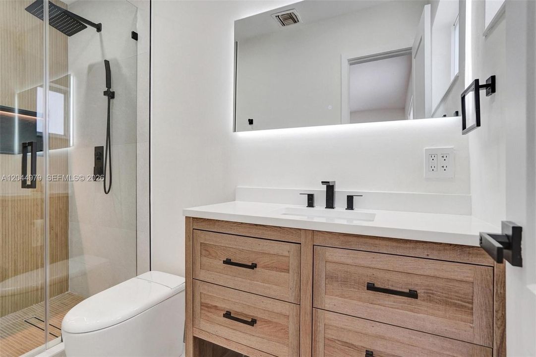 На продажу: $649,999 (4 спален, 2 ванн, 1770 Квадратных фут)