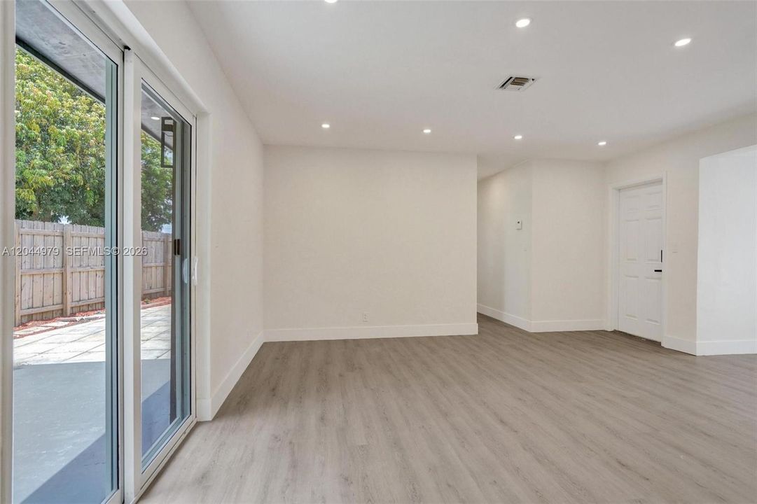 На продажу: $649,999 (4 спален, 2 ванн, 1770 Квадратных фут)