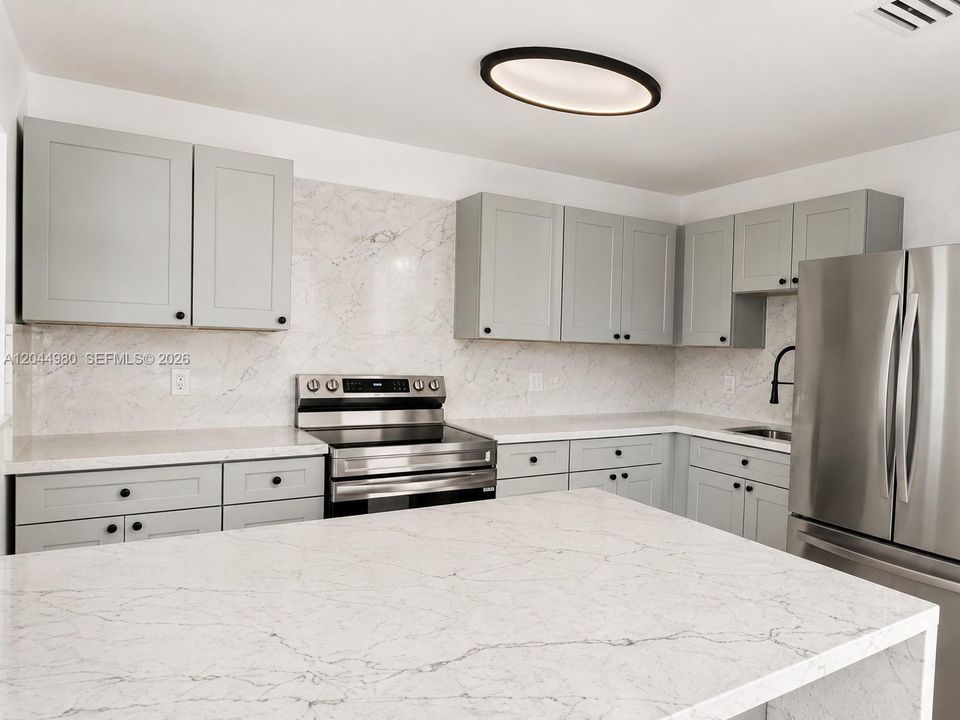 For Rent: $2,500 (3 beds, 1 baths, 1100 Square Feet)