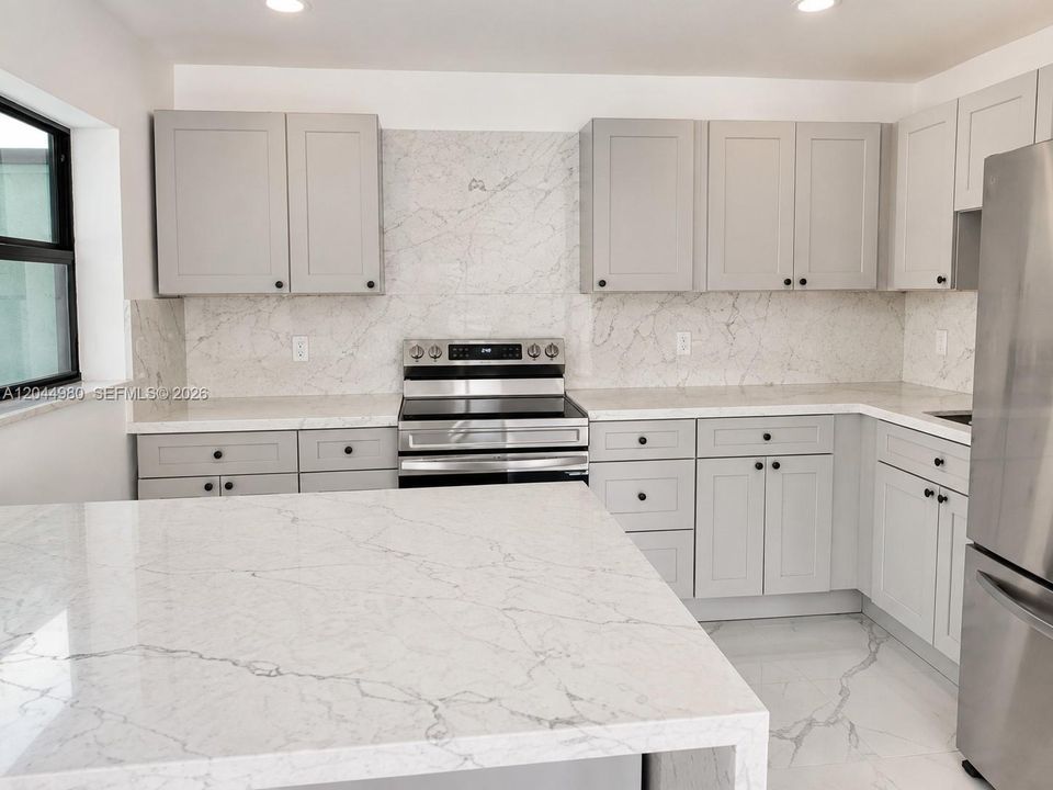 For Rent: $2,500 (3 beds, 1 baths, 1100 Square Feet)