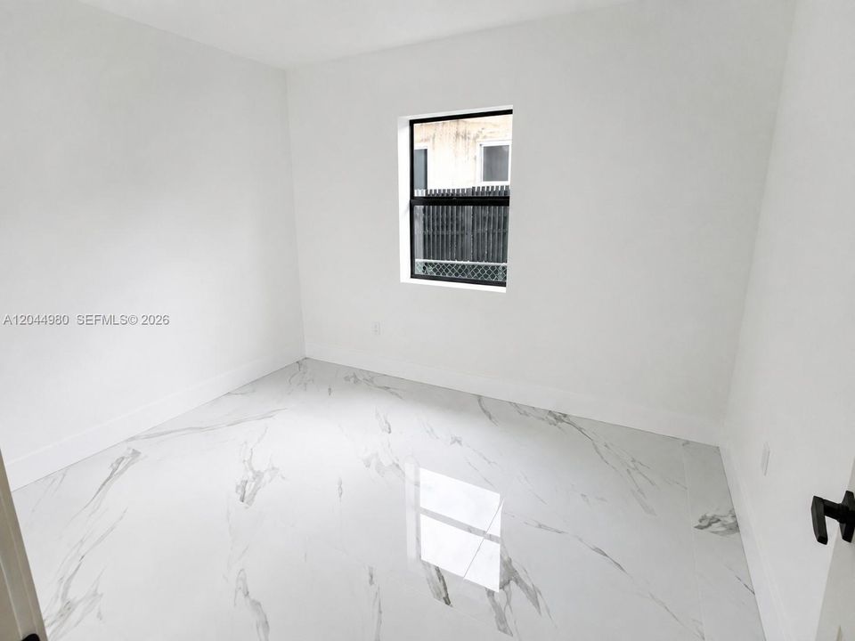 For Rent: $2,500 (3 beds, 1 baths, 1100 Square Feet)