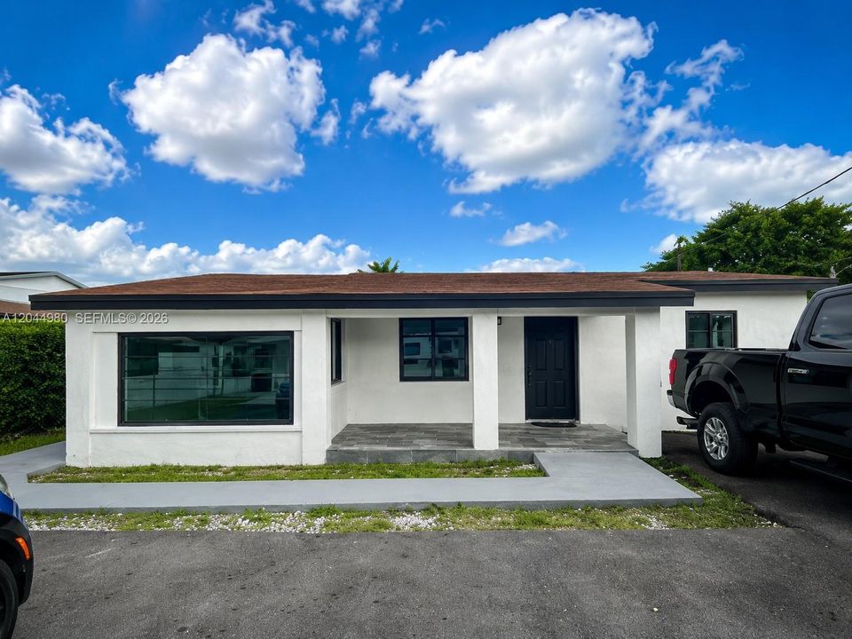 For Rent: $2,500 (3 beds, 1 baths, 1100 Square Feet)