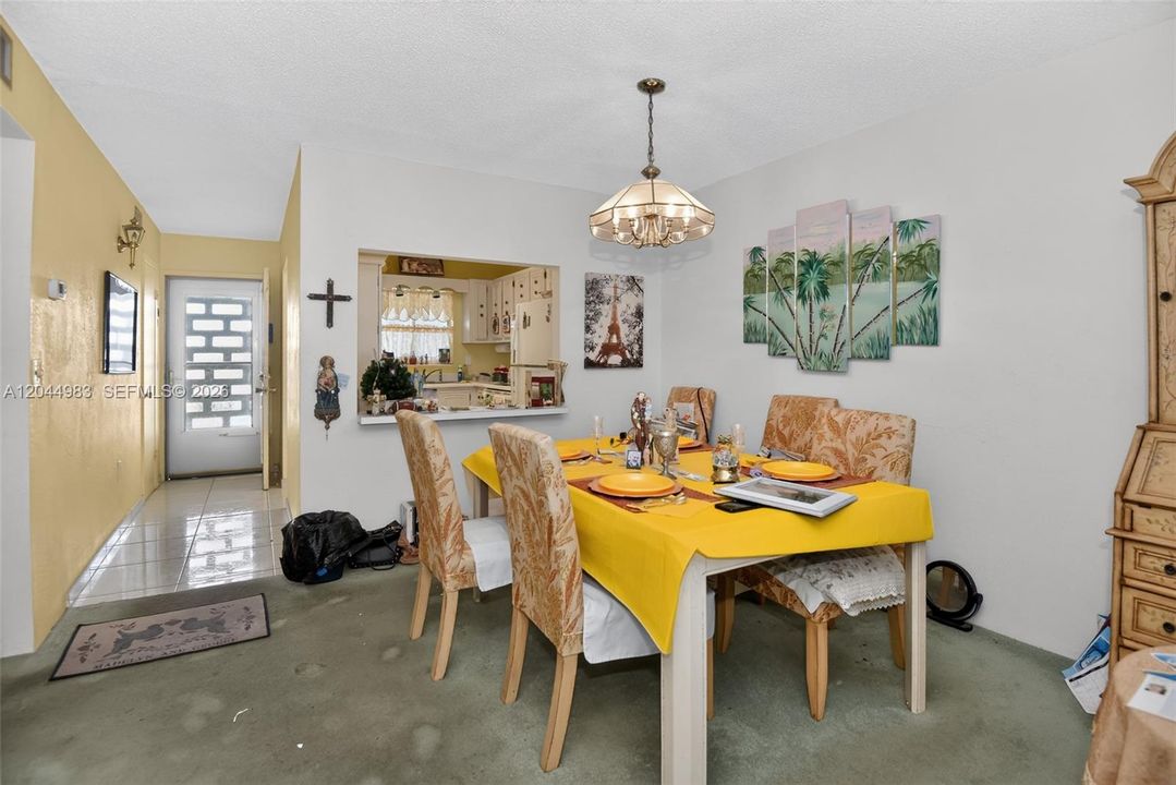 На продажу: $169,000 (2 спален, 2 ванн, 1030 Квадратных фут)