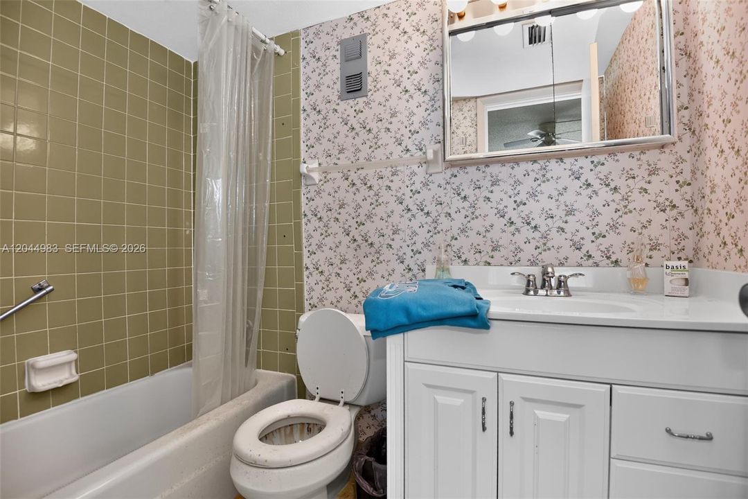 На продажу: $169,000 (2 спален, 2 ванн, 1030 Квадратных фут)