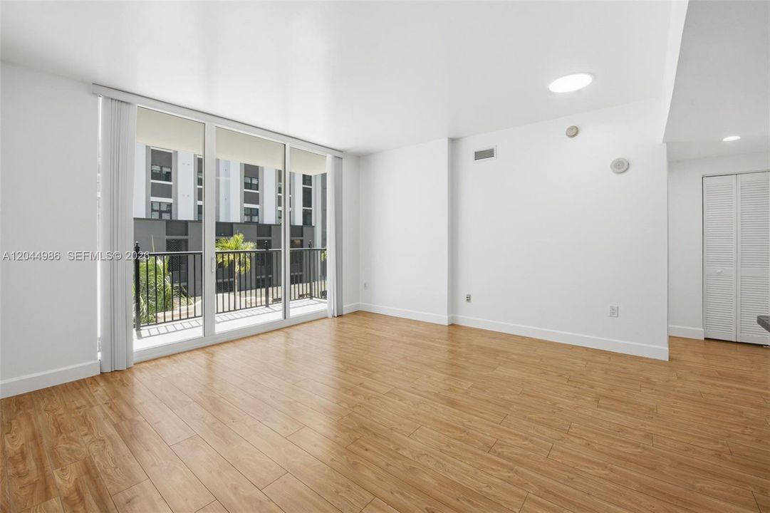 В аренду: $3,400 (2 спален, 2 ванн, 970 Квадратных фут)