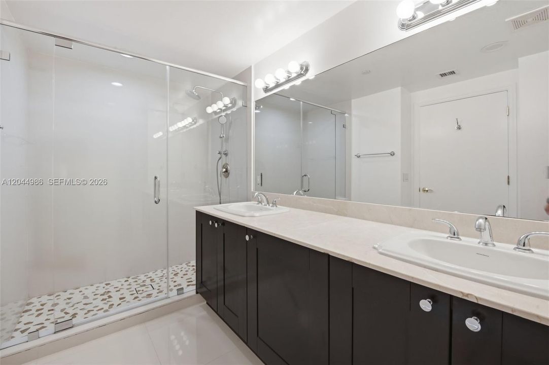 В аренду: $3,400 (2 спален, 2 ванн, 970 Квадратных фут)