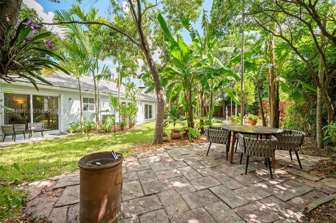 For Sale: $655,000 (3 beds, 2 baths, 1593 Square Feet)