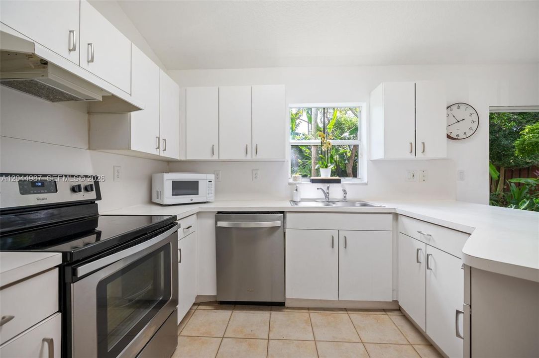 For Sale: $655,000 (3 beds, 2 baths, 1593 Square Feet)