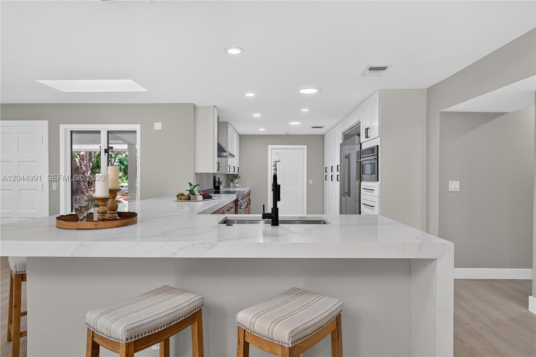En Venta: $1,200,000 (5 camas, 5 baños, 3601 Pies cuadrados)