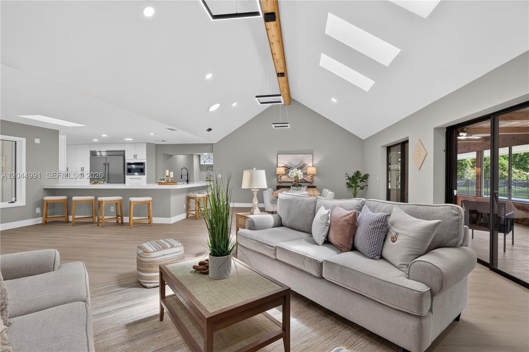 En Venta: $1,200,000 (5 camas, 5 baños, 3601 Pies cuadrados)