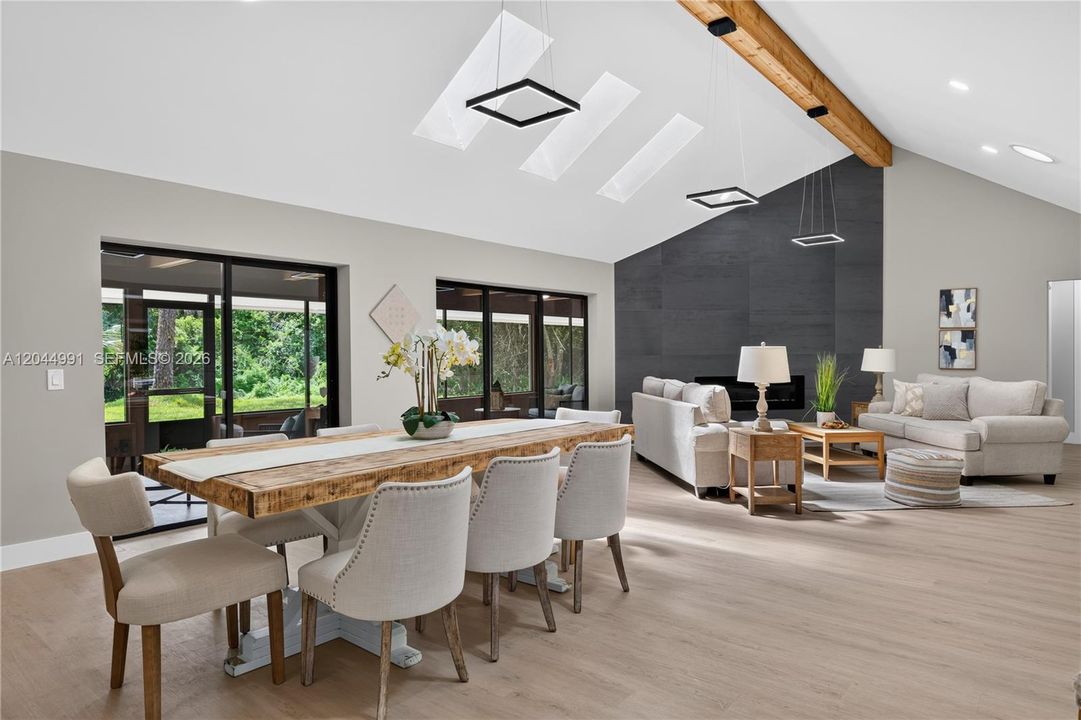En Venta: $1,200,000 (5 camas, 5 baños, 3601 Pies cuadrados)