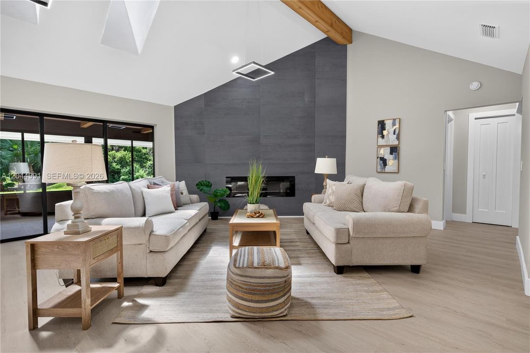 En Venta: $1,200,000 (5 camas, 5 baños, 3601 Pies cuadrados)