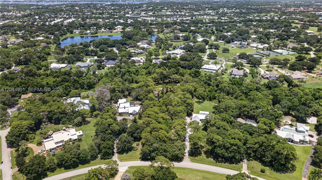 En Venta: $1,200,000 (5 camas, 5 baños, 3601 Pies cuadrados)
