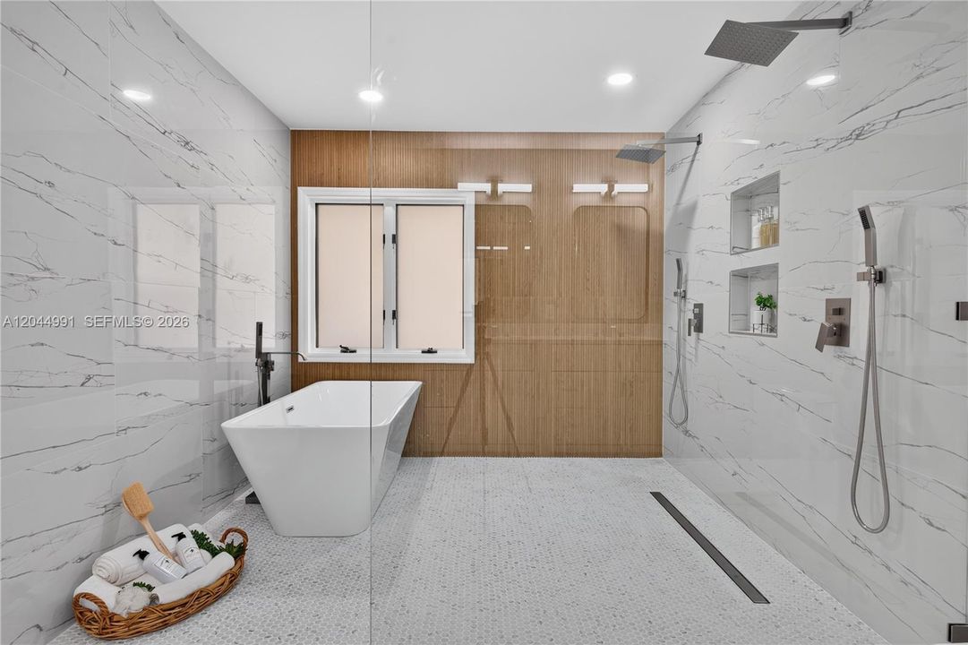 En Venta: $1,200,000 (5 camas, 5 baños, 3601 Pies cuadrados)