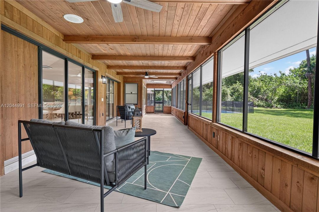 En Venta: $1,200,000 (5 camas, 5 baños, 3601 Pies cuadrados)