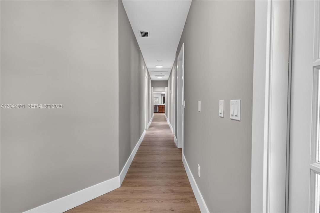 En Venta: $1,200,000 (5 camas, 5 baños, 3601 Pies cuadrados)