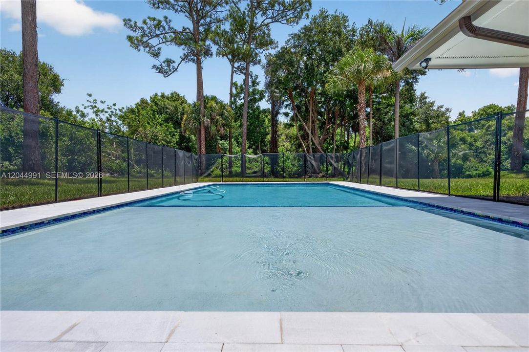 En Venta: $1,200,000 (5 camas, 5 baños, 3601 Pies cuadrados)