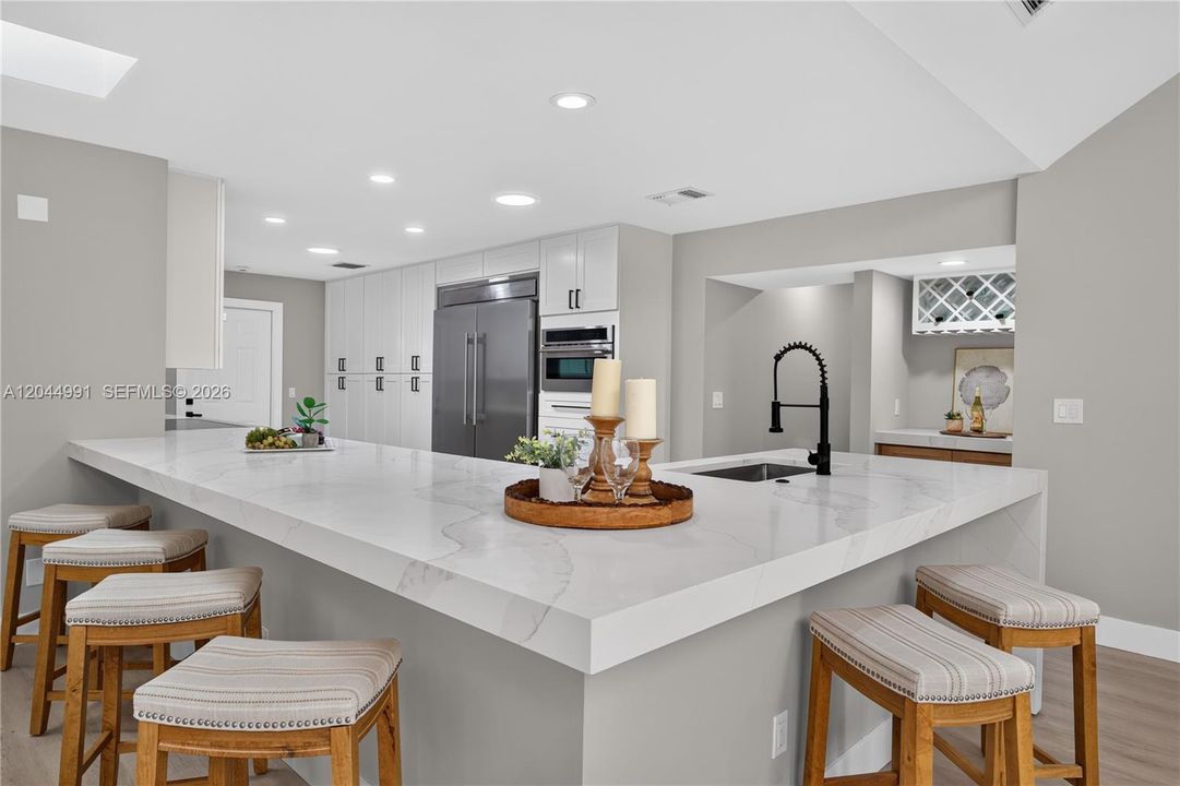 En Venta: $1,200,000 (5 camas, 5 baños, 3601 Pies cuadrados)