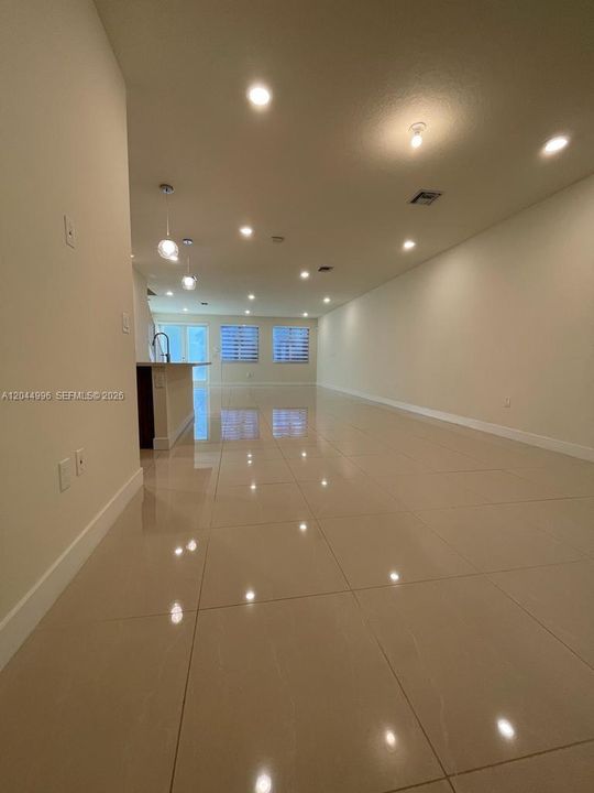 For Rent: $4,300 (3 beds, 3 baths, 2379 Square Feet)