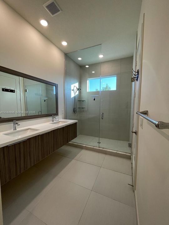 For Rent: $4,300 (3 beds, 3 baths, 2379 Square Feet)