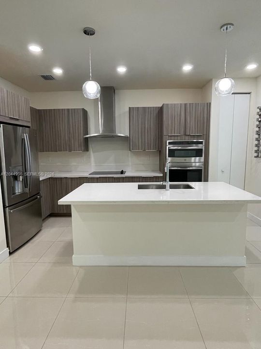 For Rent: $4,300 (3 beds, 3 baths, 2379 Square Feet)