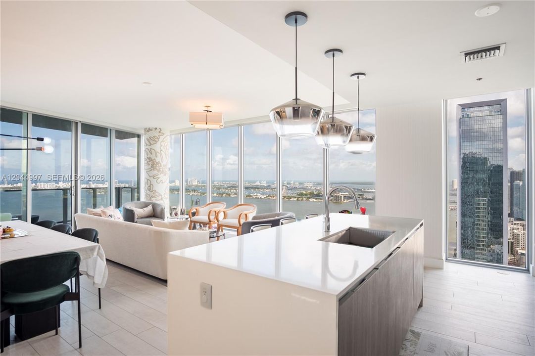 For Rent: $13,000 (3 beds, 4 baths, 1868 Square Feet)
